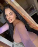 Brandneu:  SELENA NEU  bin eine junge 22J., hübsche und fröhliche Person Keywords: mindestens 6 vulgäre Wörter mit Komma und Leerzeichen getrennt! 